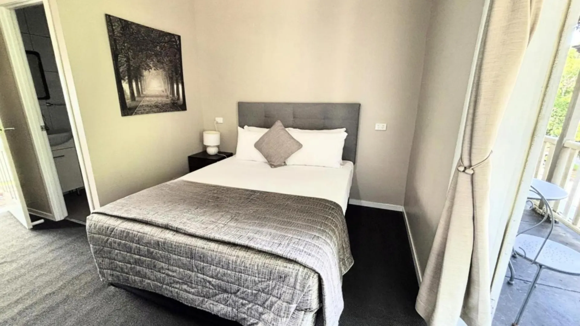 Grand Hotel Mount Morgan 3*,  Australia